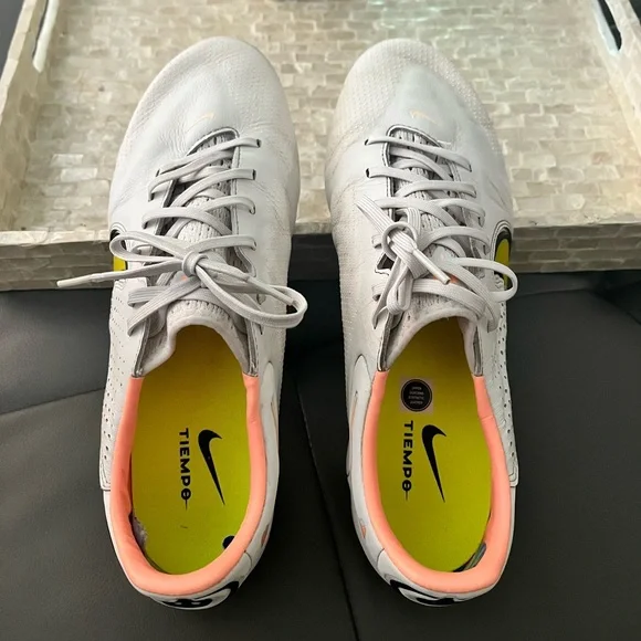 Men’s Nike Tiempo soccer cleats size 10.5 coconut color. Excellent condition. - Picture 1 of 6